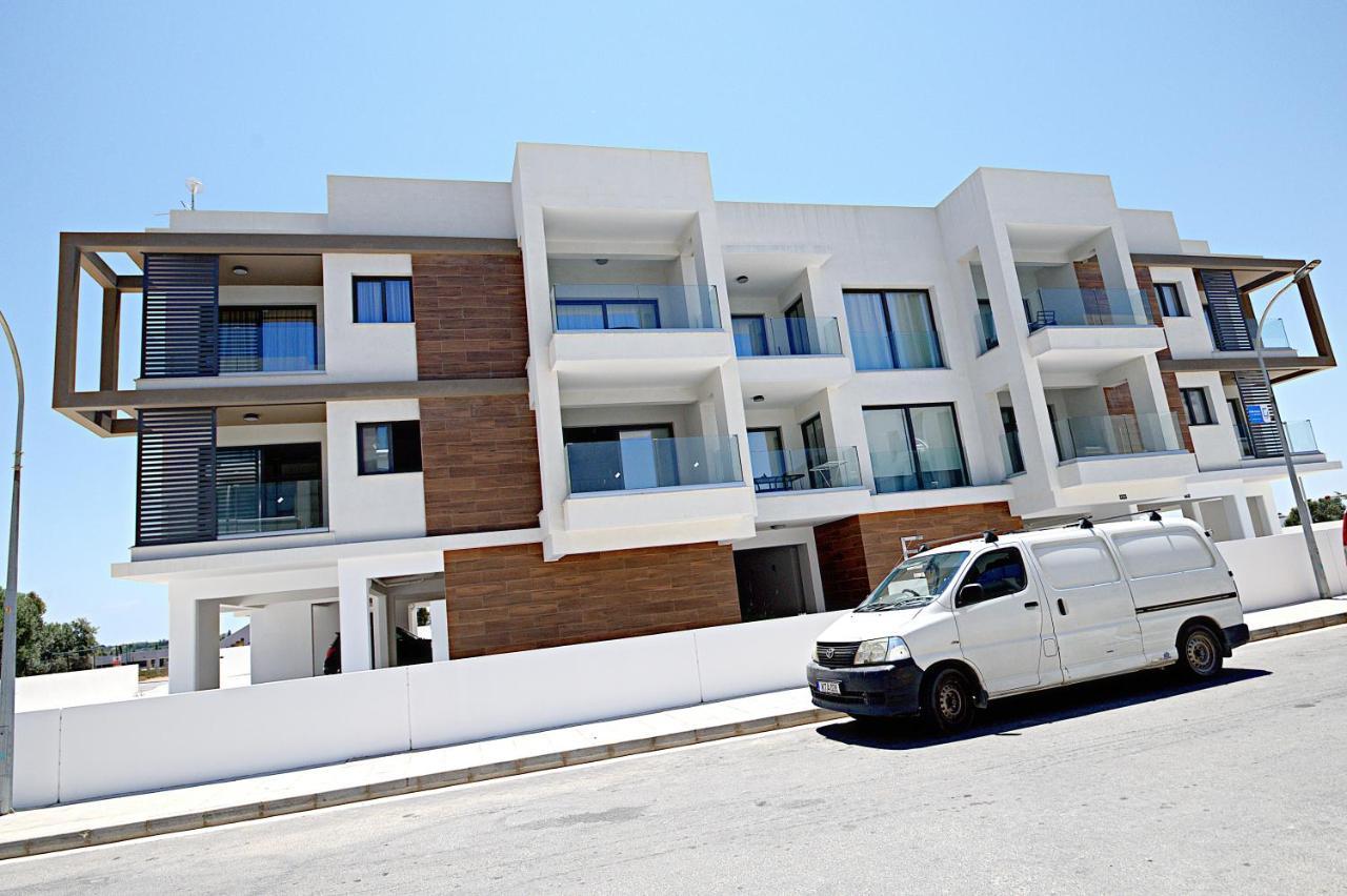 Golden Tree Apartment Paralimni Buitenkant foto