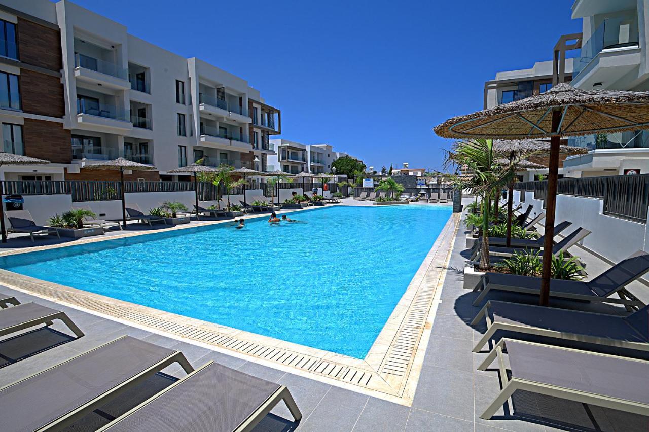 Golden Tree Apartment Paralimni Buitenkant foto