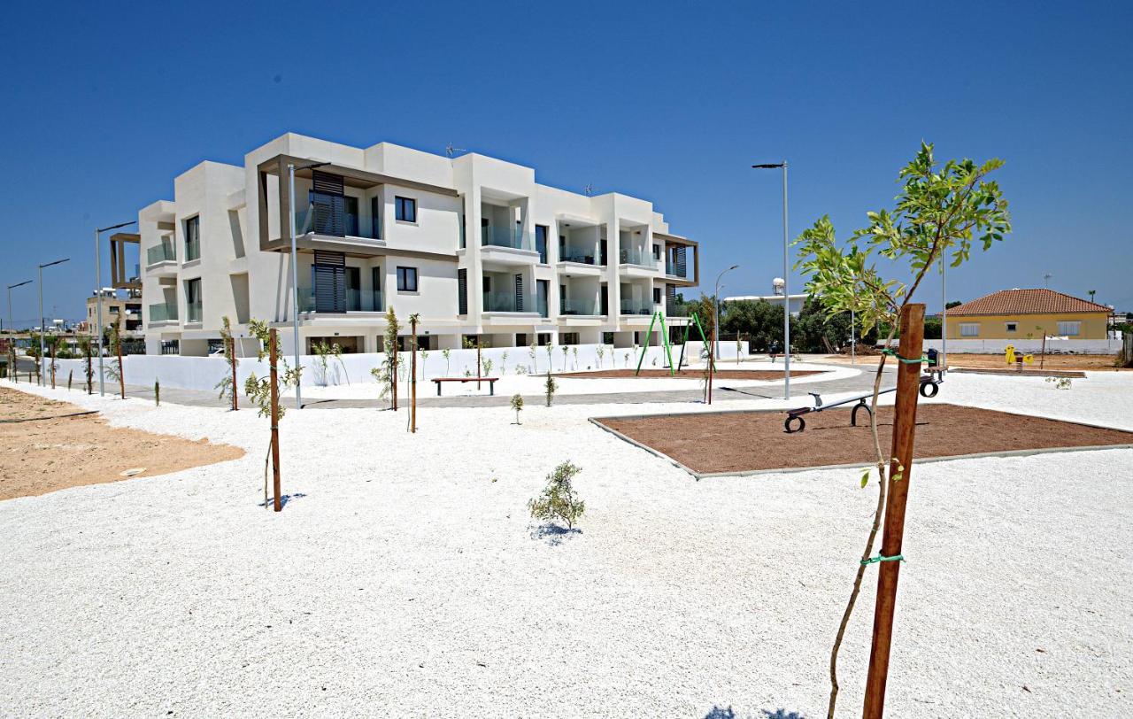Golden Tree Apartment Paralimni Buitenkant foto