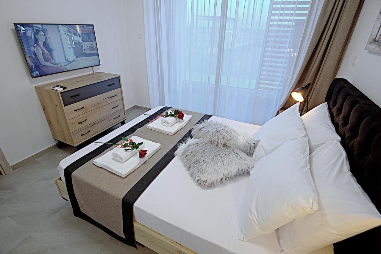 Golden Tree Apartment Paralimni Buitenkant foto