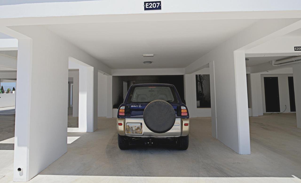 Golden Tree Apartment Paralimni Buitenkant foto